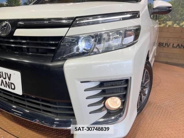Toyota VOXY 2014-02 339726-11
