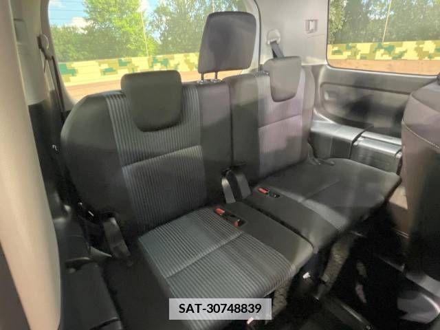 Toyota VOXY 2014-02 339726-9