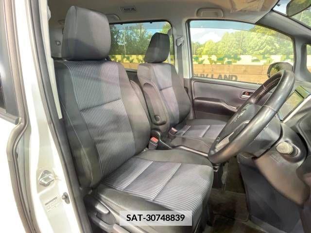 Toyota VOXY 2014-02 339726-7