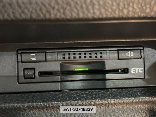 Toyota VOXY 2014-02 339726-6