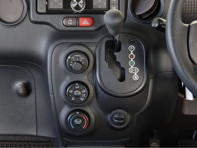 Toyota PORTE 2016-02 1512-11