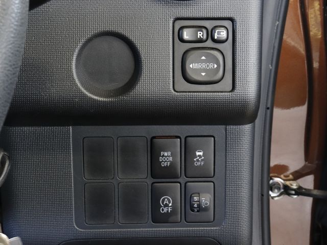 Toyota PORTE 2016-02 1512-13