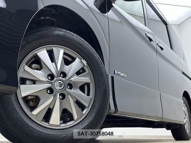 Nissan SERENA 2018-03 340487-18