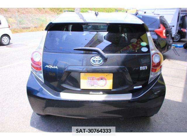 Toyota AQUA 2012-10 379506-17