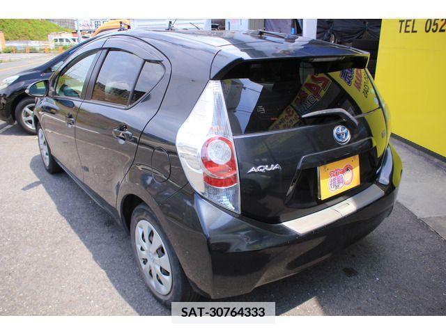 Toyota AQUA 2012-10 379506-16