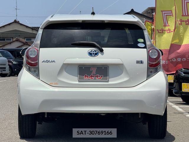 Toyota AQUA 2013-11 314164-6