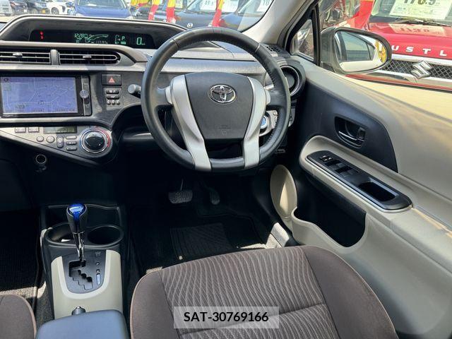 Toyota AQUA 2013-11 314164-11