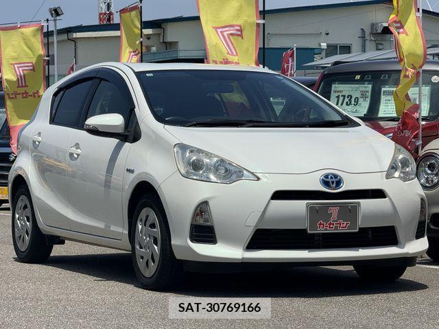 Toyota AQUA 2013-11 314164-3