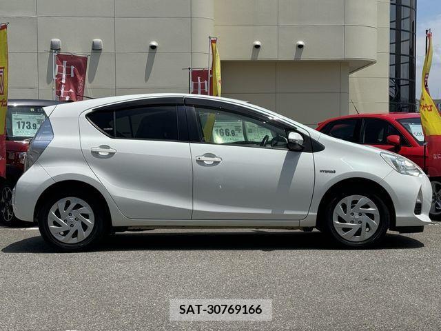 Toyota AQUA 2013-11 314164-4