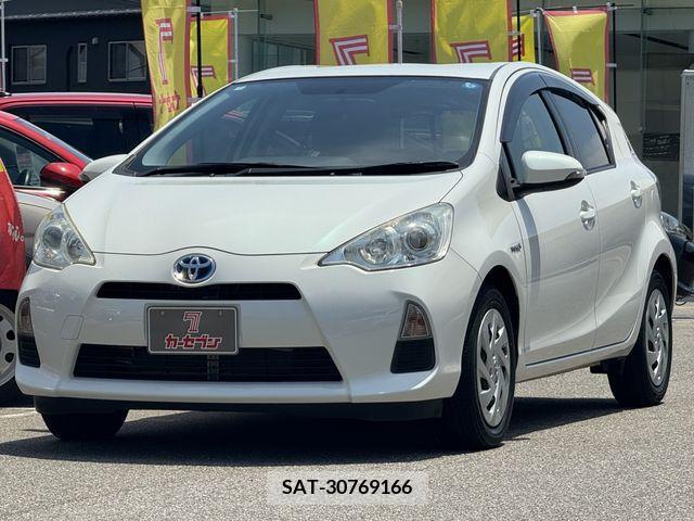 Toyota AQUA 2013-11 314164-9