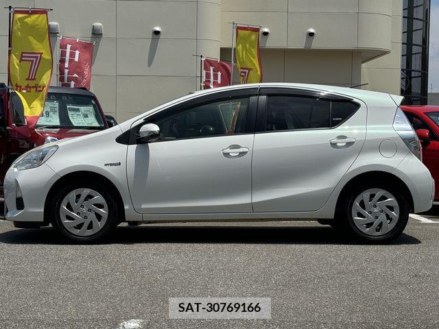 Toyota AQUA 2013-11 314164-8