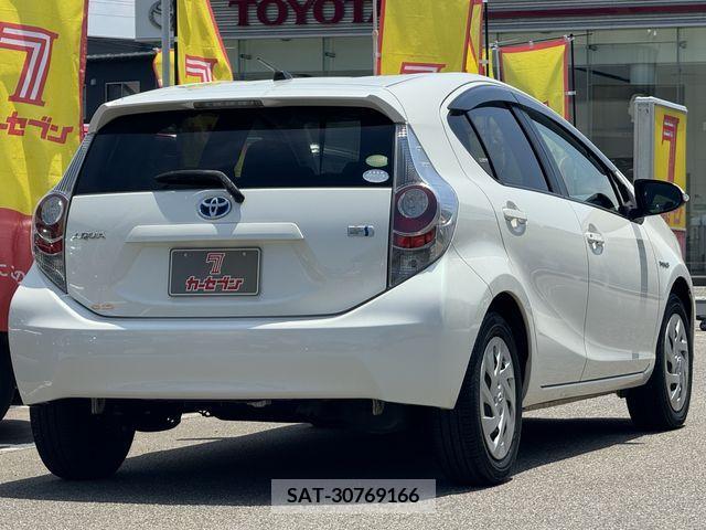 Toyota AQUA 2013-11 314164-5