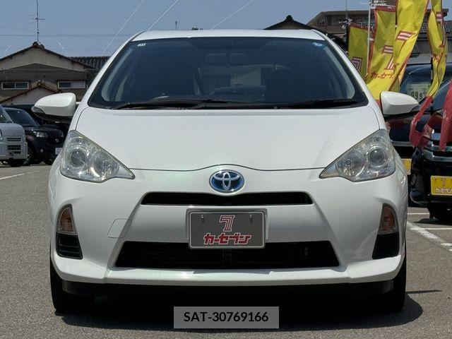 Toyota AQUA 2013-11 314164-2