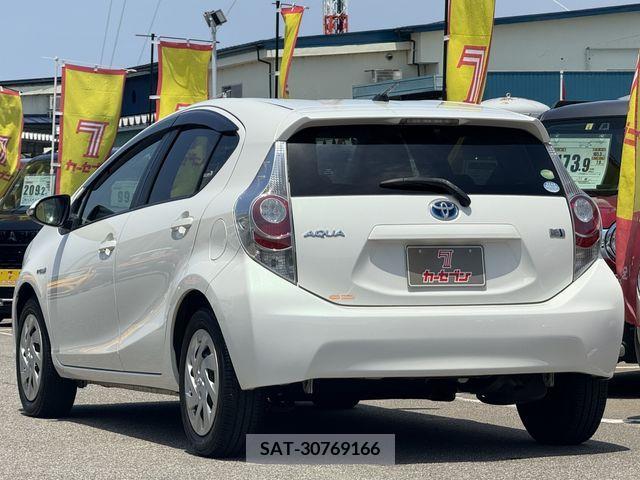 Toyota AQUA 2013-11 314164-7