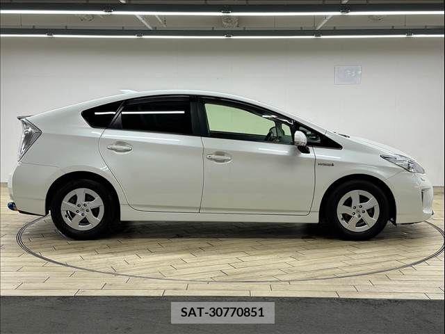 Toyota PRIUS 2014-02 281754-17