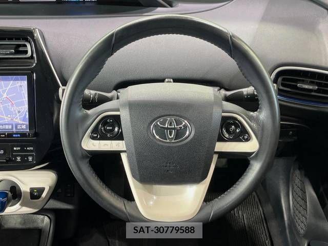Toyota PRIUS 2016-01 322219-11