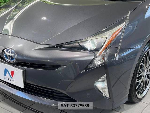 Toyota PRIUS 2016-01 322219-12