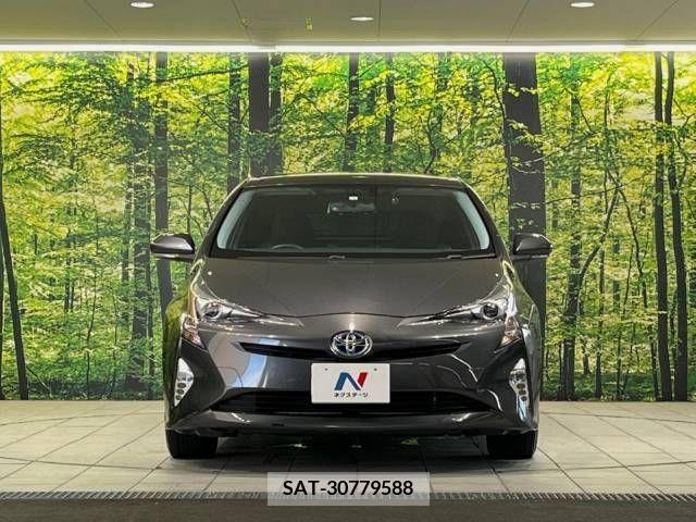 Toyota PRIUS 2016-01 322219-14