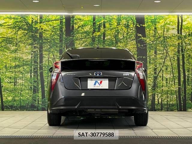 Toyota PRIUS 2016-01 322219-15
