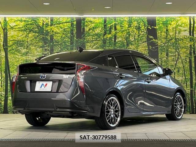 Toyota PRIUS 2016-01 322219-17