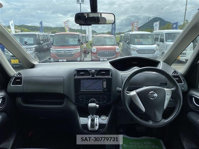 Nissan SERENA 2011-09 204608-1