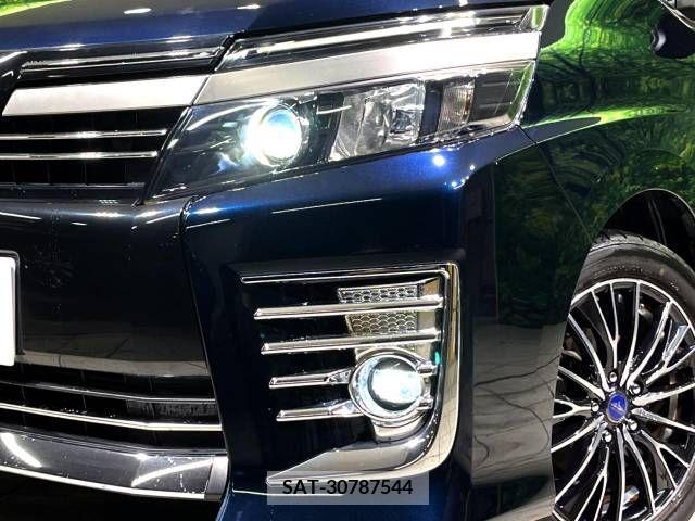 Toyota VOXY 2016-10 370426-10