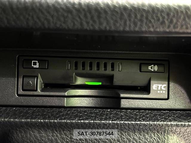 Toyota VOXY 2016-10 370426-9