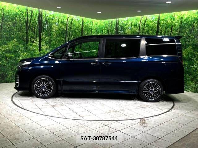 Toyota VOXY 2016-10 370426-18