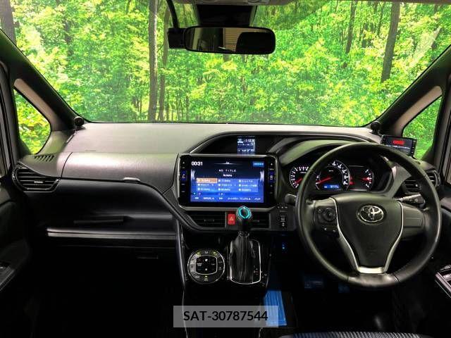 Toyota VOXY 2016-10 370426-1