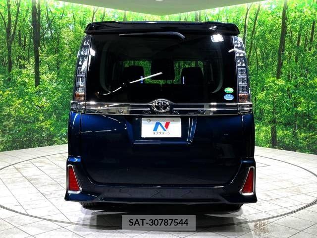 Toyota VOXY 2016-10 370426-17