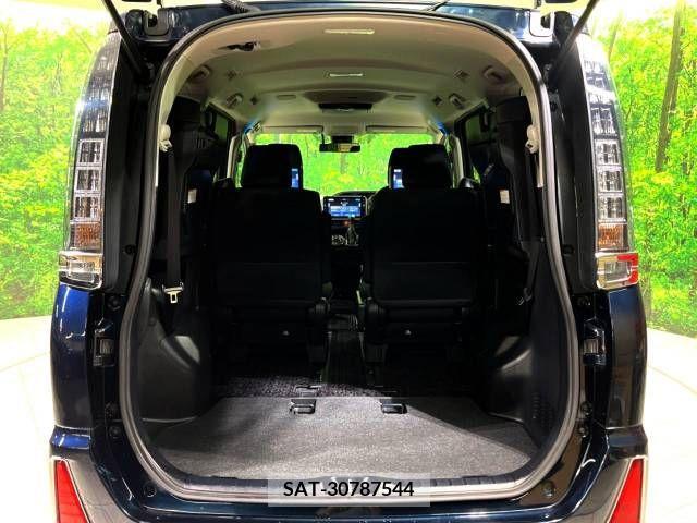 Toyota VOXY 2016-10 370426-15