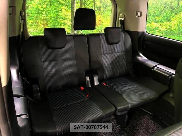 Toyota VOXY 2016-10 370426-14