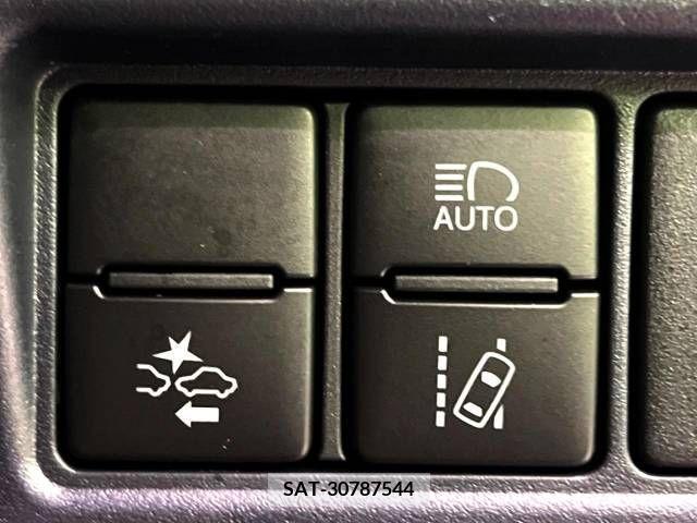 Toyota VOXY 2016-10 370426-6