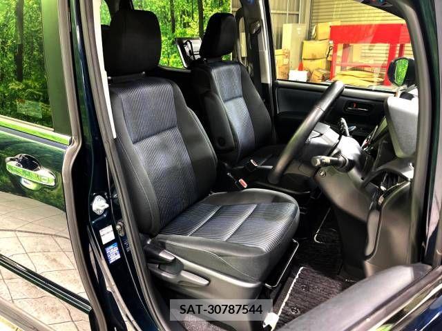 Toyota VOXY 2016-10 370426-12