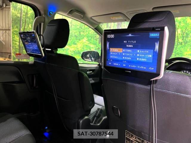 Toyota VOXY 2016-10 370426-4