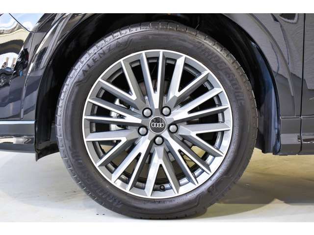 Audi Q3 2021-03 20384-10