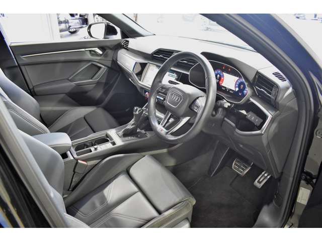 Audi Q3 2021-03 20384-3