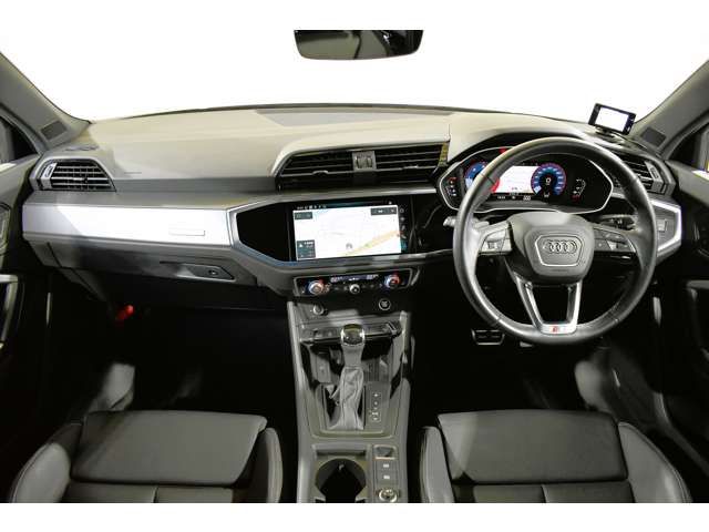 Audi Q3 2021-03 20384-4