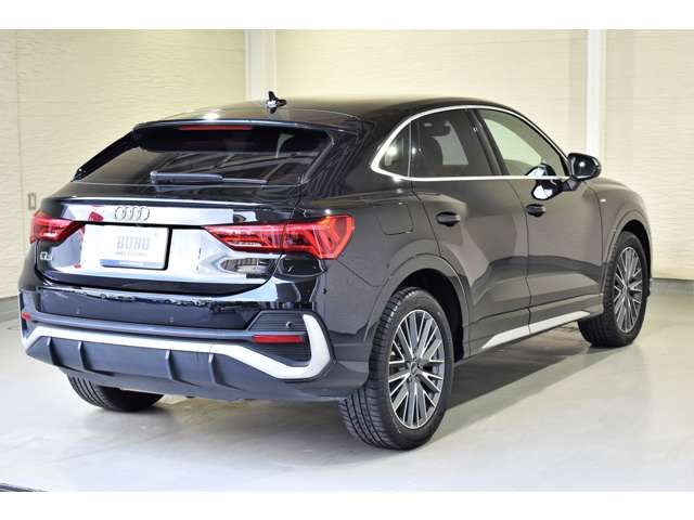 Audi Q3 2021-03 20384-2