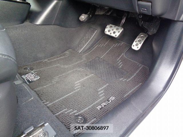 Toyota PRIUS 2022-04 218912-19