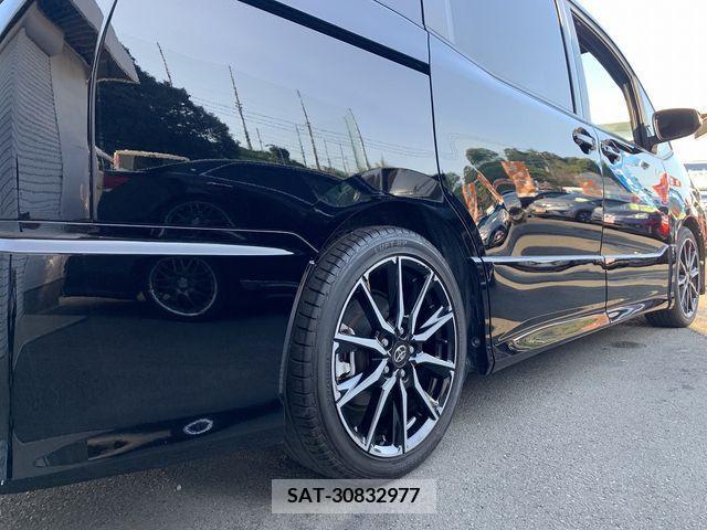Toyota VOXY 2019-03 347585-10