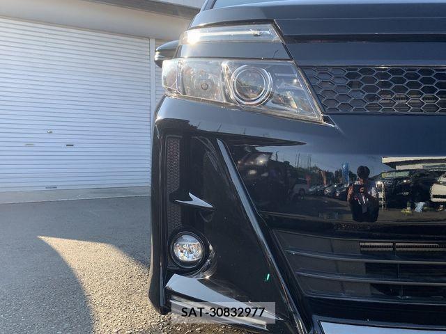 Toyota VOXY 2019-03 347585-12