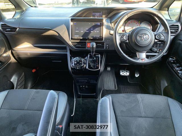 Toyota VOXY 2019-03 347585-2