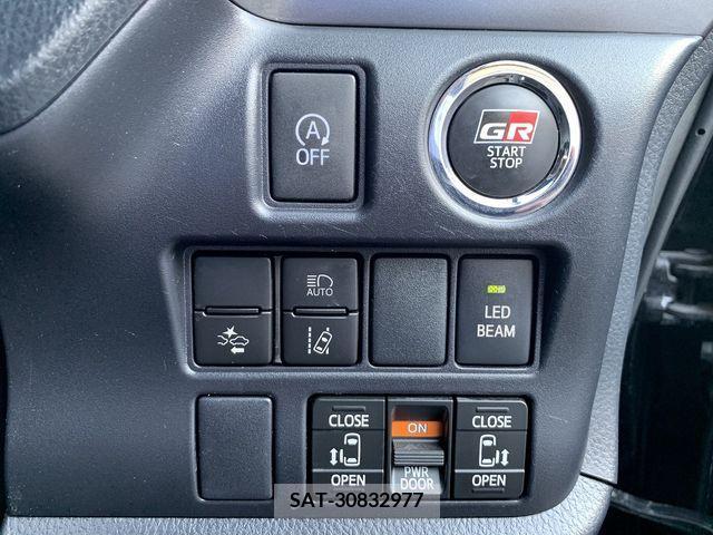 Toyota VOXY 2019-03 347585-23