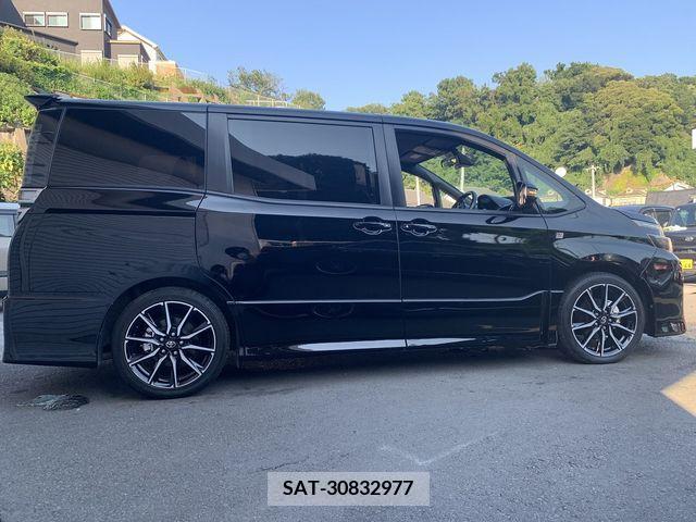 Toyota VOXY 2019-03 347585-5