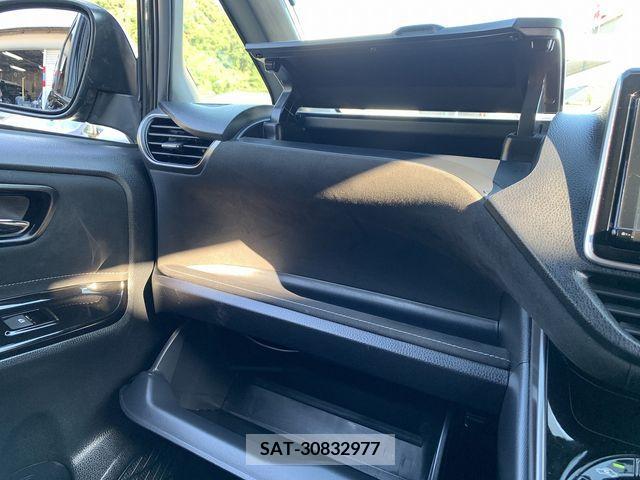 Toyota VOXY 2019-03 347585-28