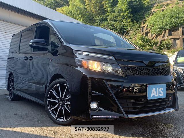 Toyota VOXY 2019-03 347585-4