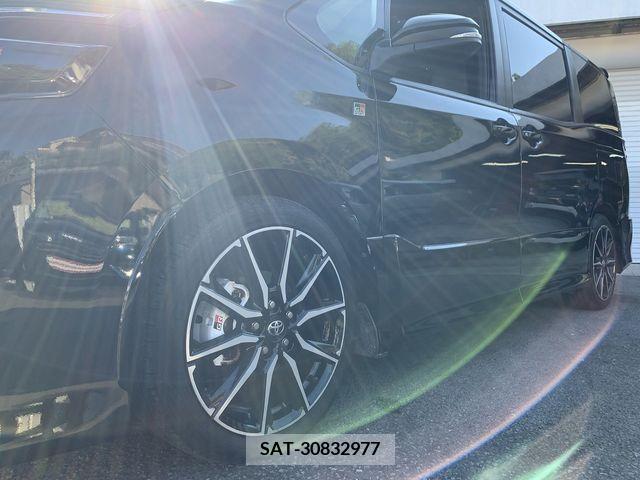 Toyota VOXY 2019-03 347585-9