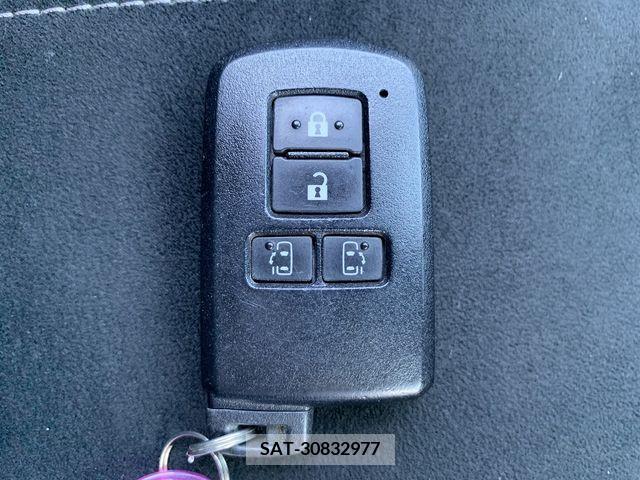 Toyota VOXY 2019-03 347585-29