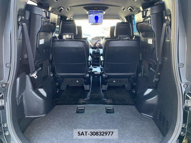 Toyota VOXY 2019-03 347585-21